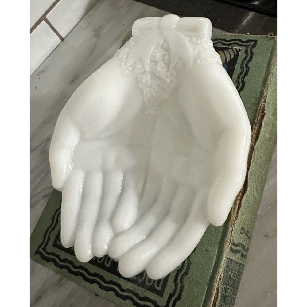 Westmoreland Milk Glass Queen Victoria Open Hands Candy Trinket Soap Coin Dish